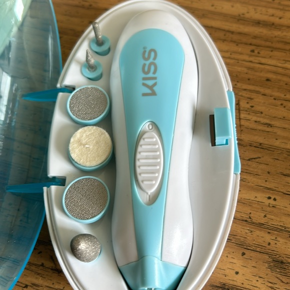 KISS Mani/Pedi Kit - Picture 2 of 7
